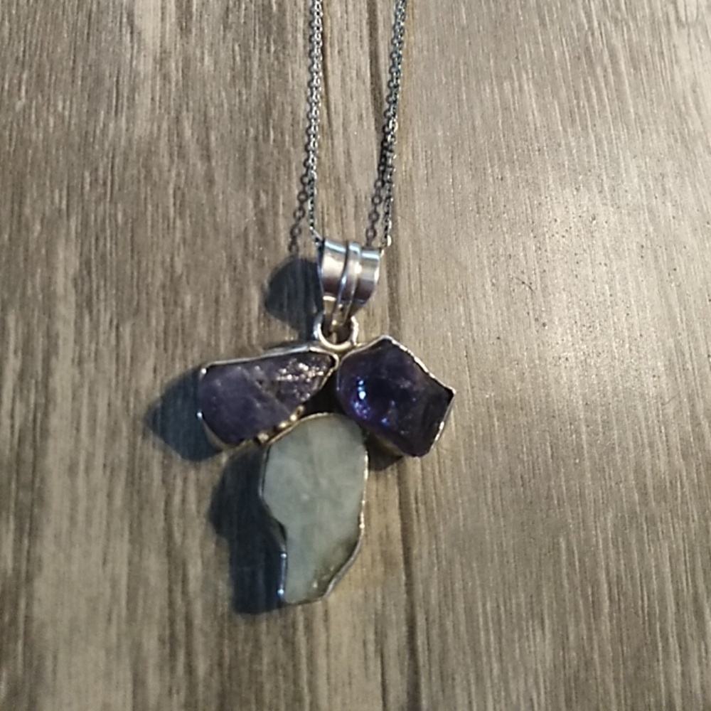 Raw stone pendant (chain not included)
